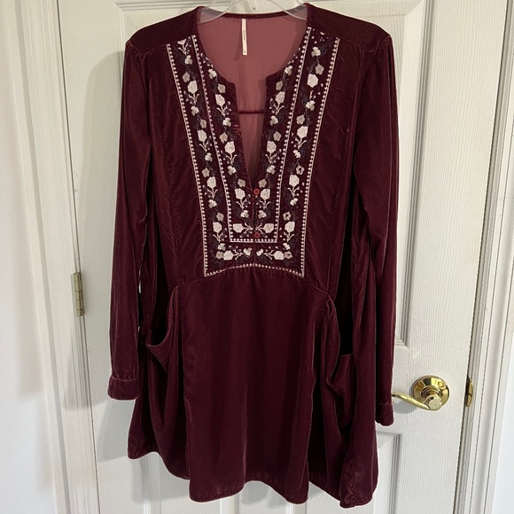 ANTHROPOLOGIE VELVET TUNIC WINE W/FLORAL EMBROIDERY SIZE SP - Picture 16 of 16